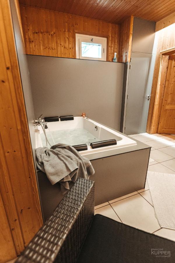 Le Loup Gris - 35 Pers - Vue-Wellness, Butgenbach-Malmedy Bütgenbach Exterior foto